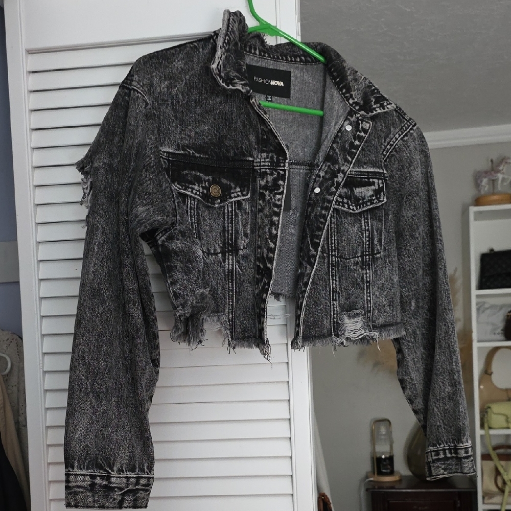 Fashion Nova Cropped Distressed Acid-Wash Denim Jacket - Black/Grey